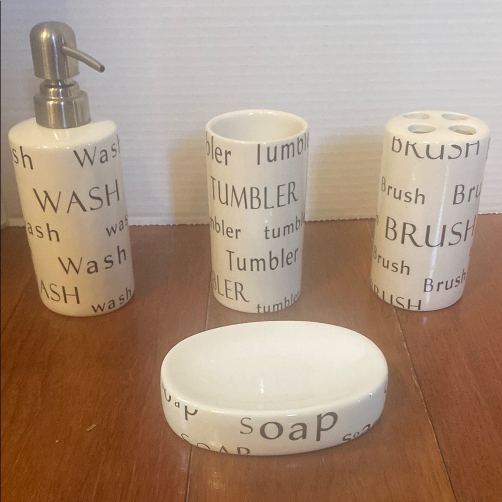 Modern White 4 pcs ceramic Bathroom Accessory Set all over designs dish
